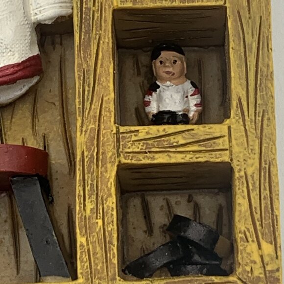 Arizona Coyotes Martin Hanzal #11 Locker Room Display Veequiva Hotel & Casino - Picture 15 of 15